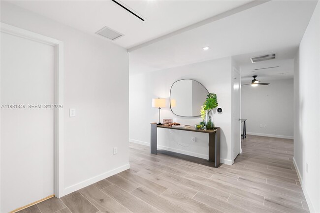 Building Photo - 1116 N Ocean Blvd