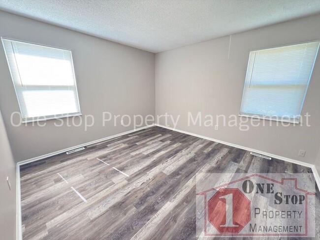 Building Photo - Beautiful 3 Bedroom 2 Bathroom Home in Blu...