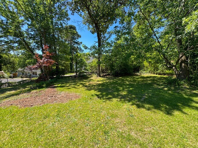 Building Photo - Beautifully Updated 3 Bed 2 Bath Home
