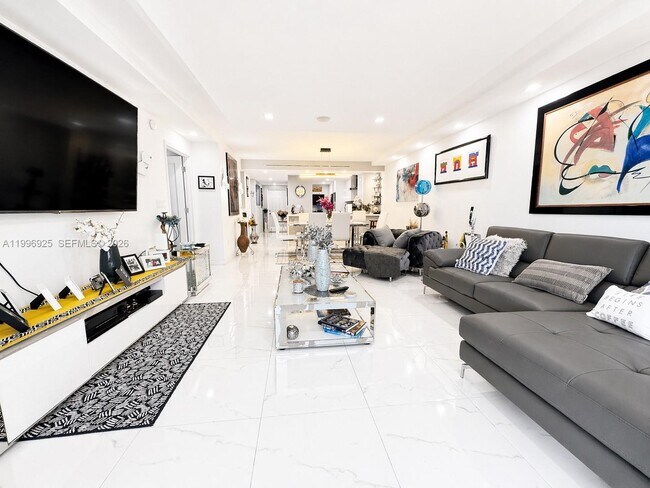 Building Photo - 2370 NE 135th St