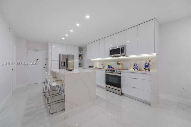 Building Photo - 1950 S Ocean Dr