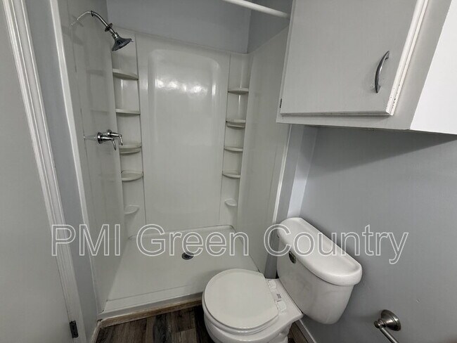 Building Photo - 322 W Quantico St