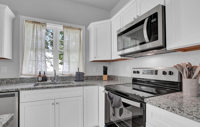 Building Photo - 2422 Lehman St