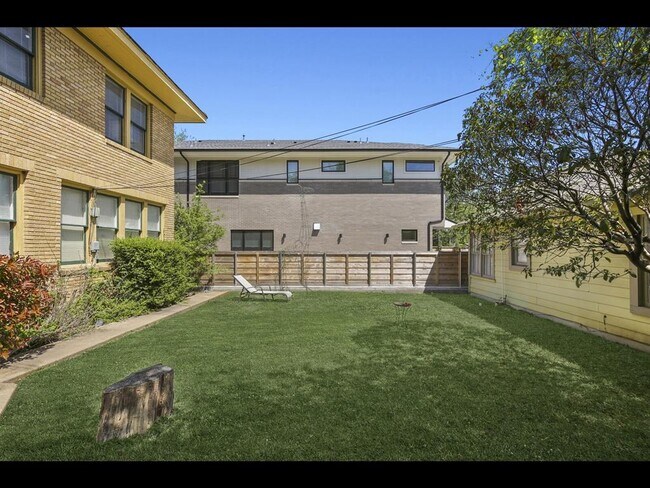 Building Photo - 6000 Velasco Ave