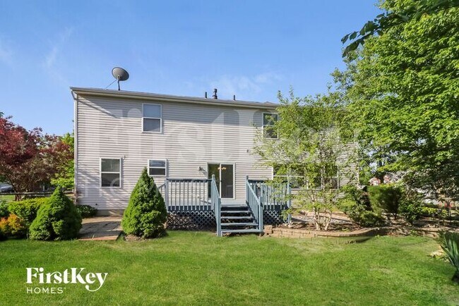 Building Photo - 2 Pebblestone Ct