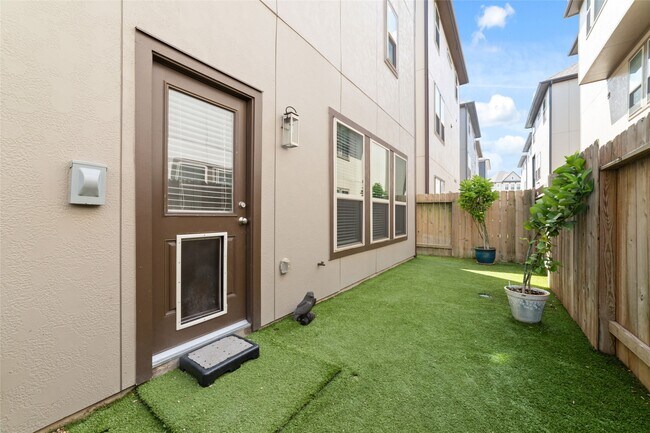 Building Photo - 4011 Centre Valley Ln