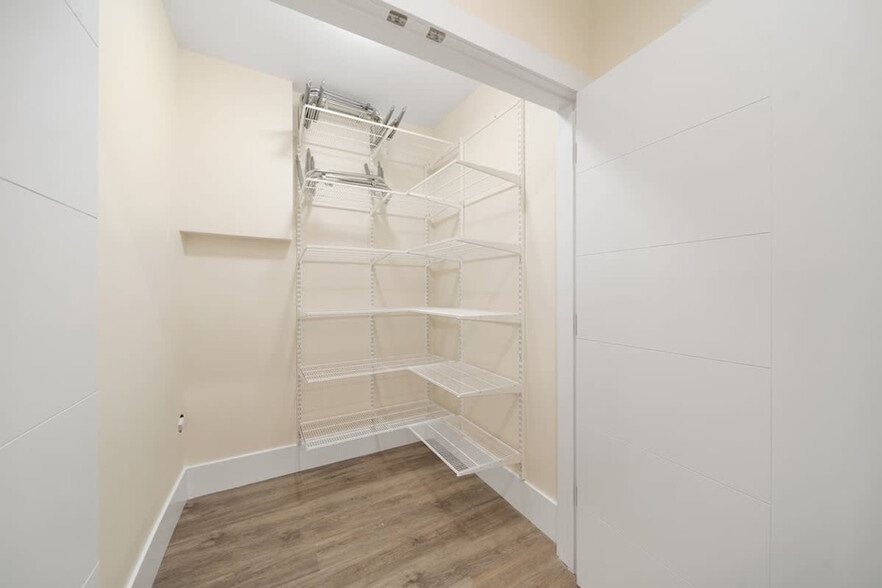 Building Photo - 2110 W Washington Blvd