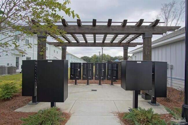 Building Photo - 1435 Iroquois Ct