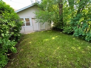 Building Photo - 102 E Park Ave