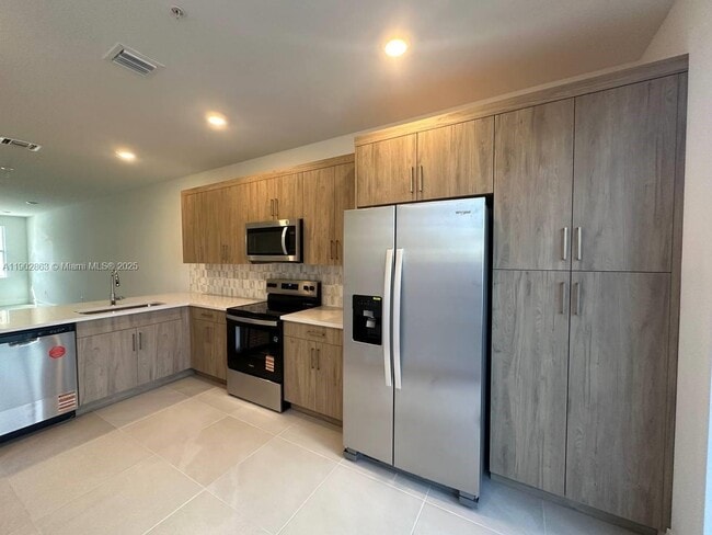 Building Photo - 17183 SW 2nd Cir