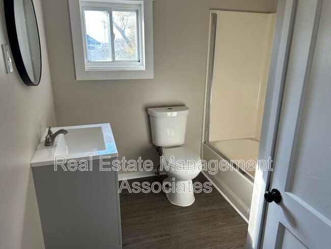 Building Photo - 132 Peachtree St