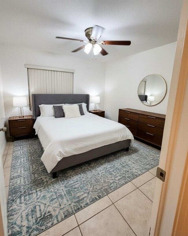 Building Photo - 2035 NW Flagler Terrace