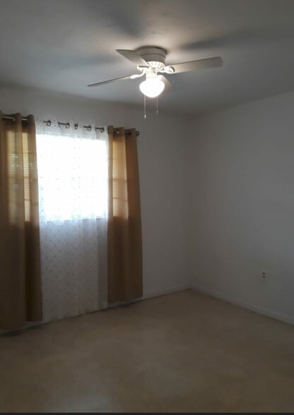bedroom - 405 Adams Ave
