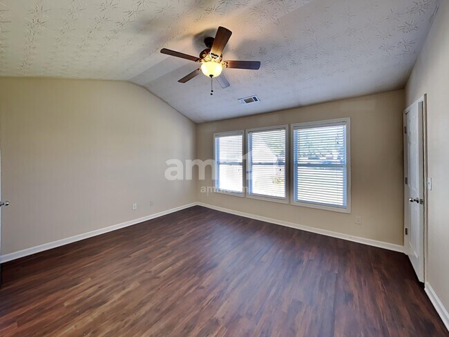 Building Photo - 317 Azalea Loop