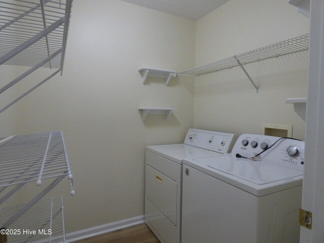 Building Photo - 408 Spring Hill Loop