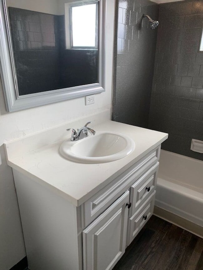 Building Photo - 1109 13th St