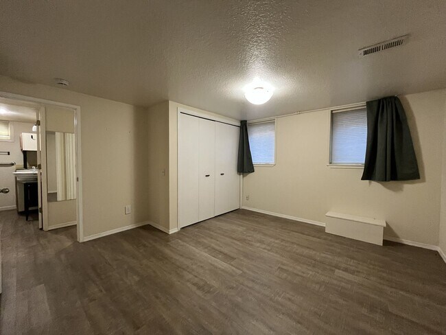 Building Photo - Classic Comfort Meets Modern Style in This...