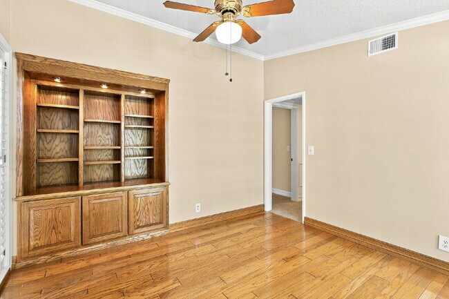 Building Photo - Coveted and Spacious Rossmoor 3-bed/2-bath Home with Expansive Entertainer’s Backyard