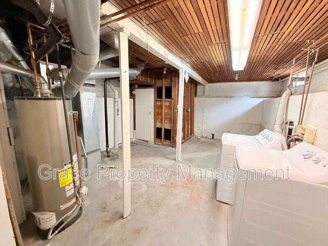 Building Photo - 5685 S Elmwood St