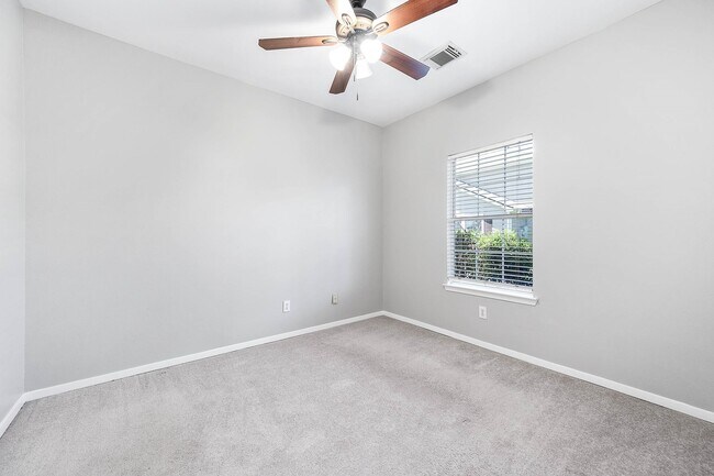 Building Photo - 1561 Nichole Woods Dr