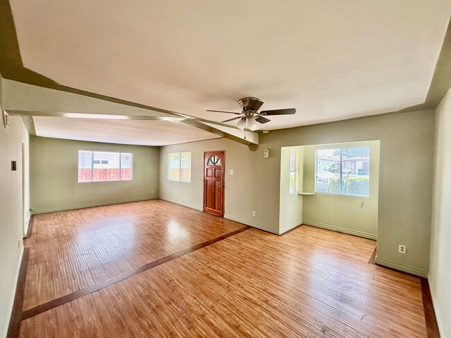 Building Photo - Beautiful 3 Bed Home For Rent!