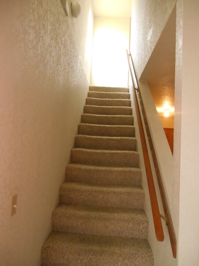 Building Photo - 3320-3322 Ridgecrest Cir