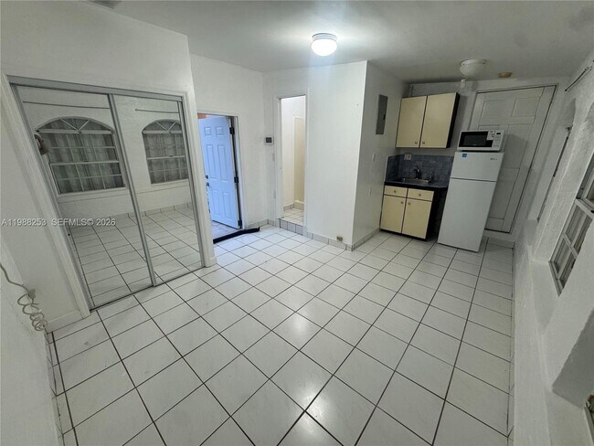 Building Photo - 4472 SW 9th Ln