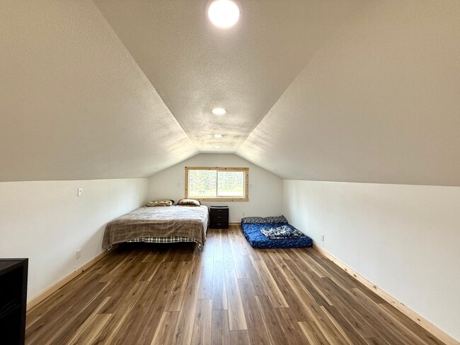 Building Photo - LIKE NEW K-BEACH HOME!