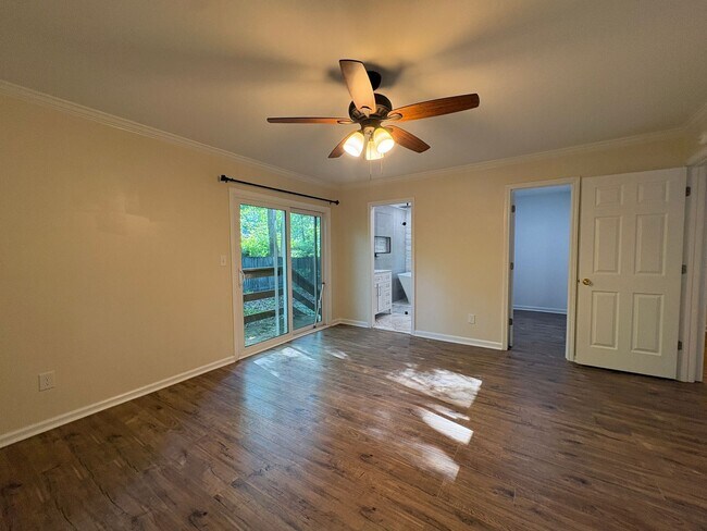 Building Photo - 3 Bedroom, 2 Bathroom House in Lewisville!