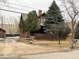 Building Photo - 34130 Utica Rd