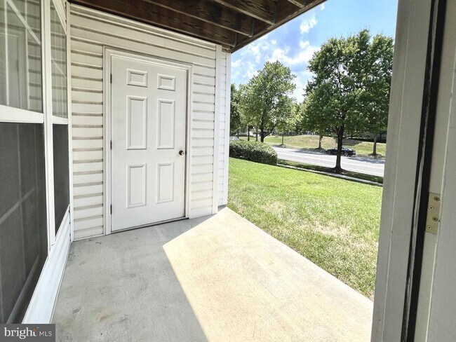 Building Photo - 705 Harvest Run Dr
