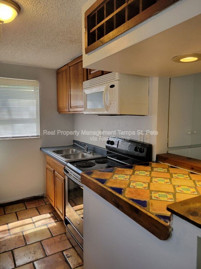 Building Photo - 643 Wisteria Ct