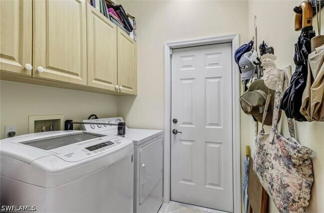 Building Photo - 1041 Jardin Dr