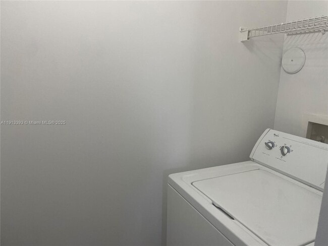 Building Photo - 6020 W Sample Rd