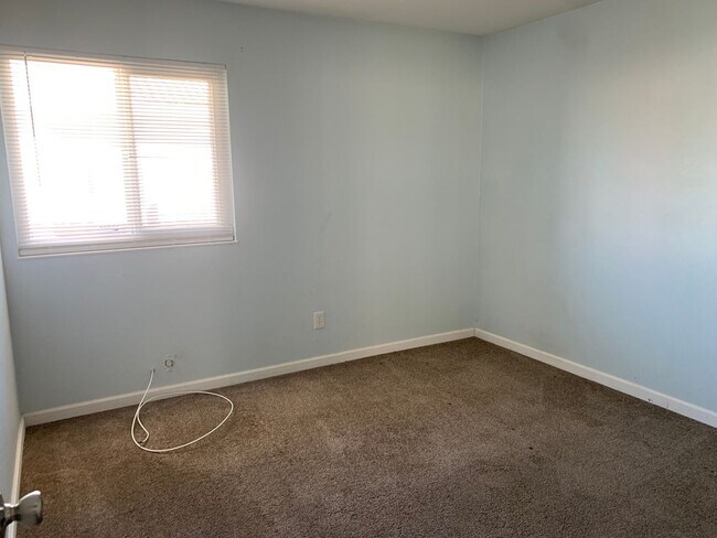 Building Photo - Beautifully Maintained Fairfield Home is A...