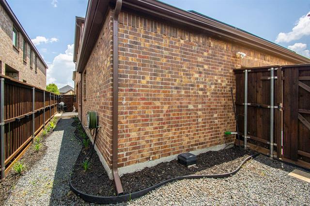 Building Photo - 2168 Miramar Dr