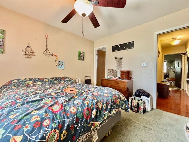 Building Photo - 3 bed, 2.5 Bath House in Central-West Fort Collins! Available July 10th!