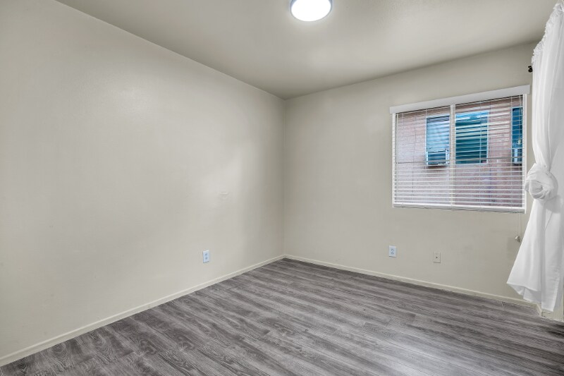 Building Photo - 5243 Huntington Dr N