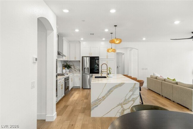 Building Photo - 6 Sun Lily Ln