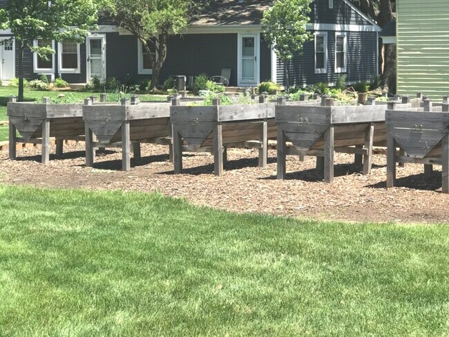 Building Photo - 362 Farmington Ln