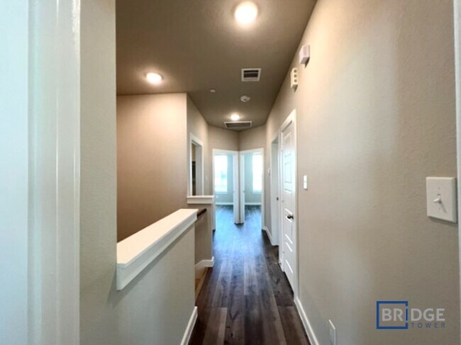 Building Photo - 333 N Centro Circle, Shenandoah, TX 77385