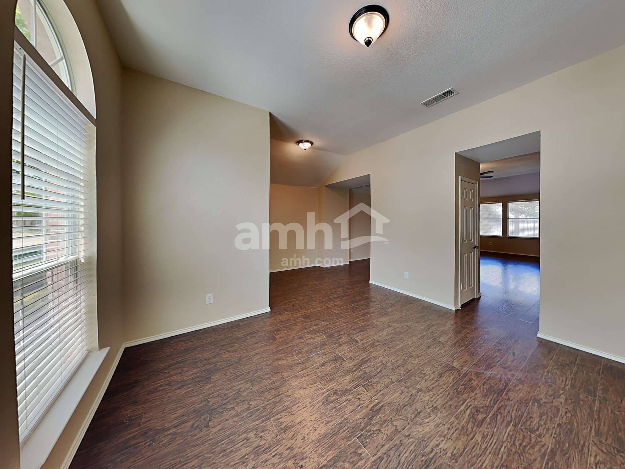 Building Photo - 530 Hickory Ln