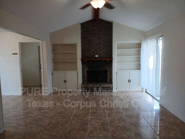 Building Photo - 2255 Lombardy Dr