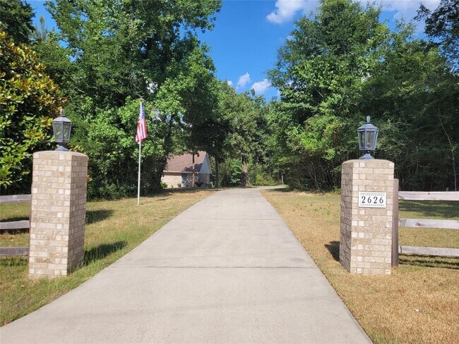 Building Photo - 2626 Blue Lake Dr