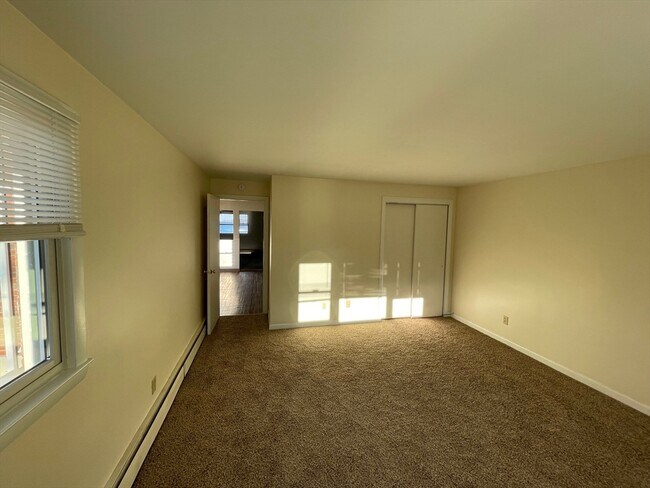 Building Photo - 623 Quincy Shore Dr
