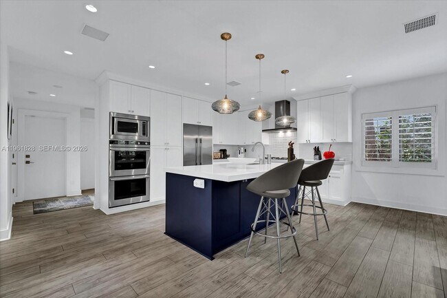 Building Photo - 231 Fluvia Ave