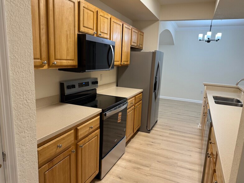 Building Photo - 10075 Gate Pky N