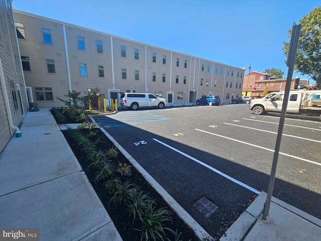 Building Photo - 200 Hamilton Ave