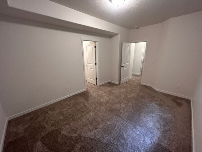 Building Photo - Immaculate 4 Bed 4 Bath Home in School District 20!!!