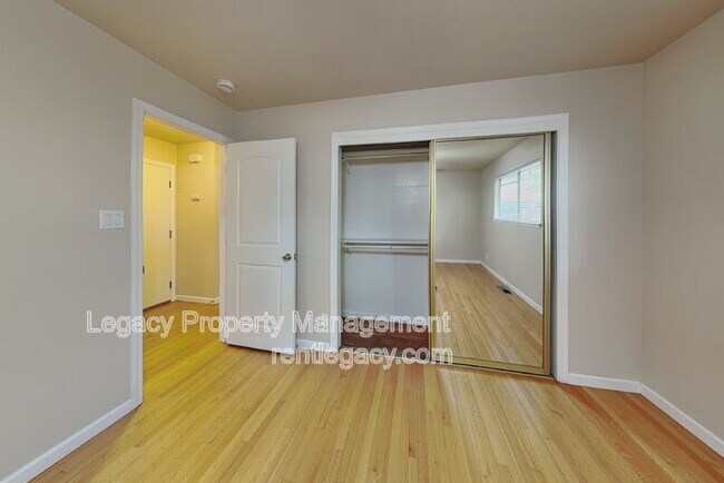 Building Photo - 8604 Midfield Way